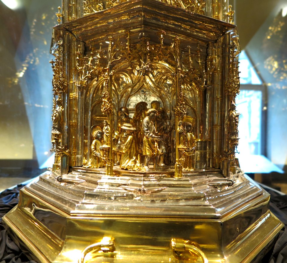 Reliquary of Saint Lambertus left base