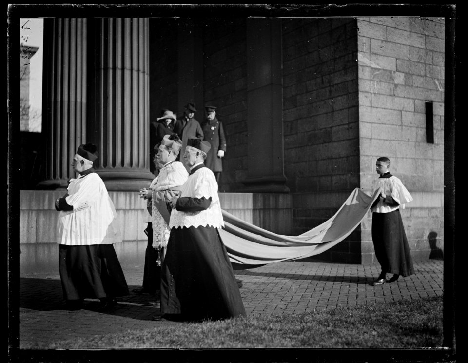Religious procession LCCN2016890975