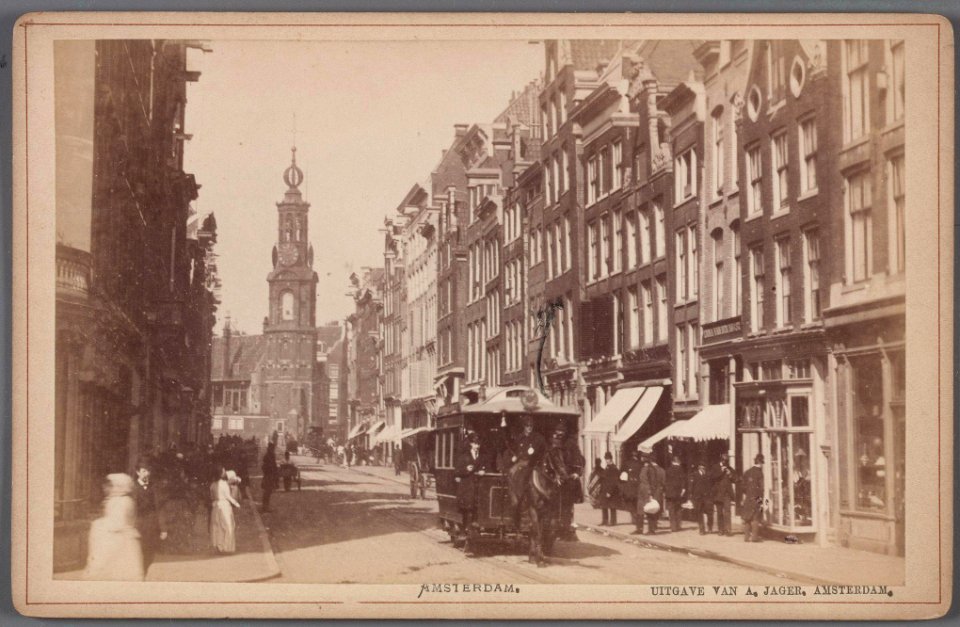 Reguliersbreestraat gezien naar de Munttoren en het oude Muntgebouw, afgebroken in 1884 010005001525