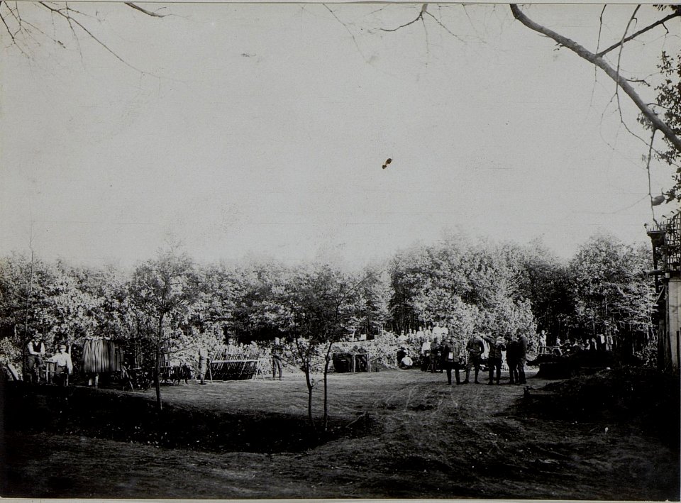 Regiments Reserve des Inf.Rgts.Nro.7, Mjr. GRADL. Hgk. im Walde Wygoda. (BildID 15447551)
