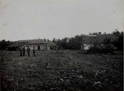 Regimentskommando des Inf.Rgts.Nro.7, Obst. HUBINGER im Jägerhause im Walde Wygoda. (BildID 15447544)
