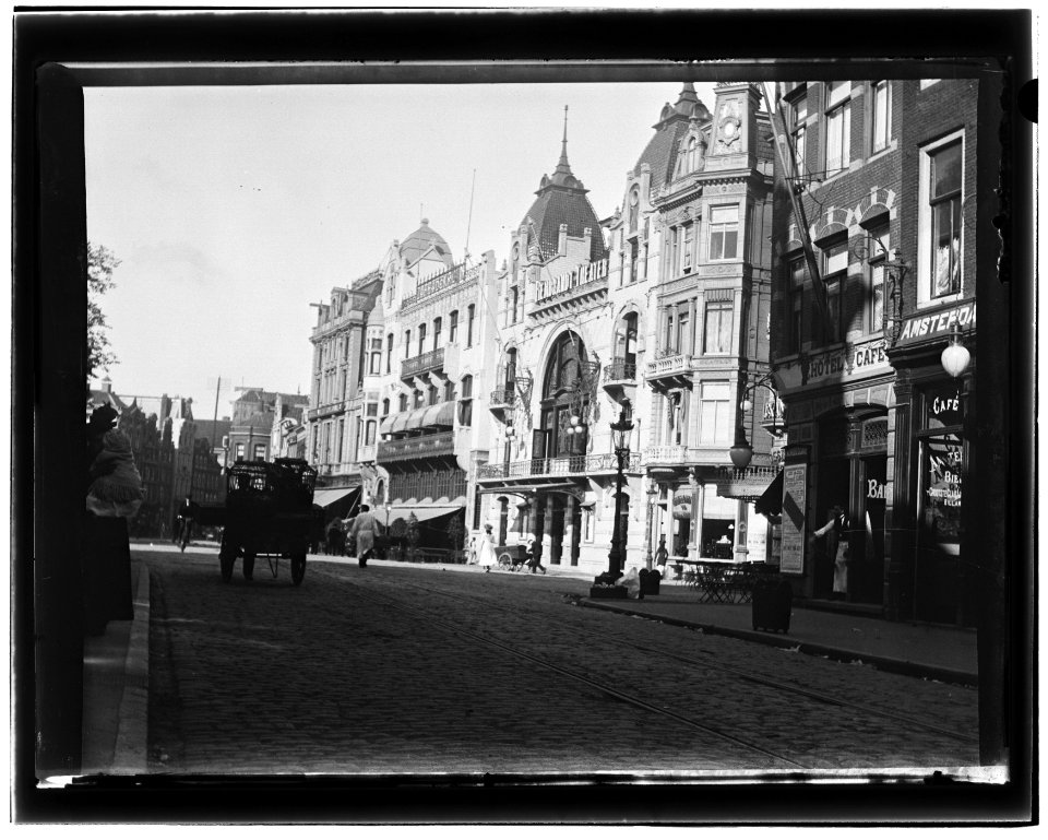 Rembrandtplein 1 tm 11-17-19 en 35 (vlnr) Jacob Olie (max res)