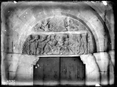 Relleu sobre la porta del claustre del monestir de San Pedro el Viejo d'Osca
