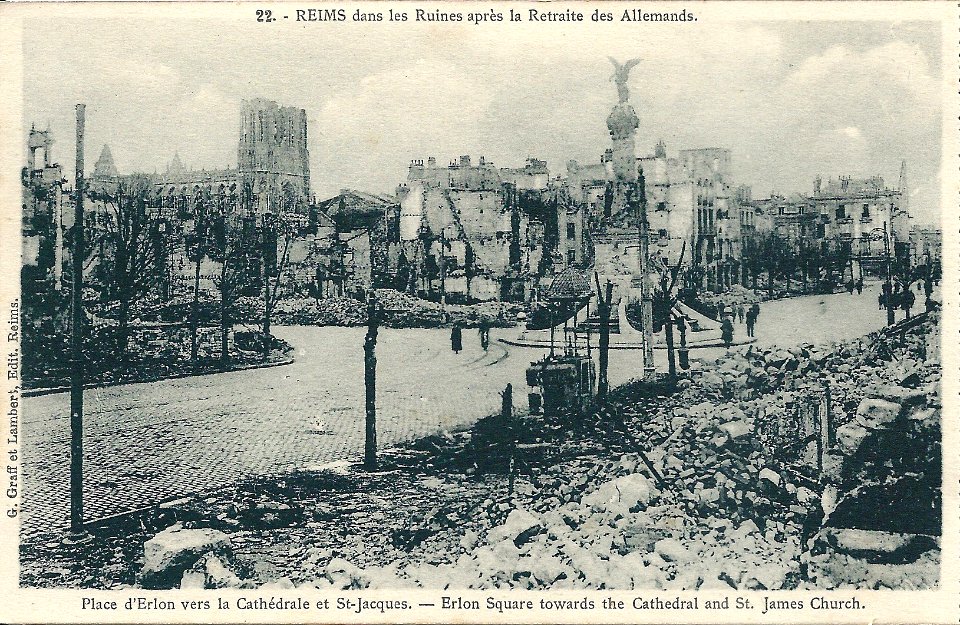 Reims-FR-51-place d'Erlon-en ruine-A