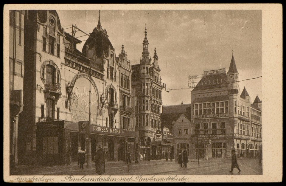 Rembrandplein 19-45. Links het Rembrandttheater, Rembrandtplein 19, rechts ingang Amstelstraat. Uitgave Mij. Rembrandt, Utrecht, Afb PBKD00261000024