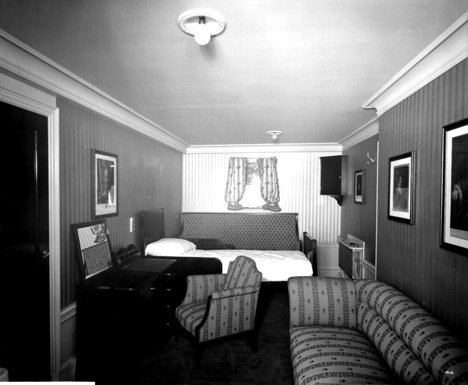 Rembrandt Suite on the 'Aquitania' (1914) RMG G10829