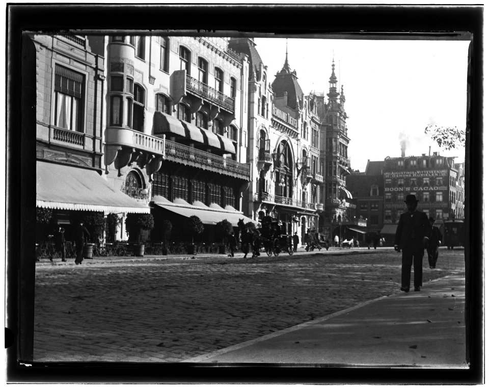 Rembrandtplein 11-17-19 en 35-43 (vlnr) Jacob Olie (max res)