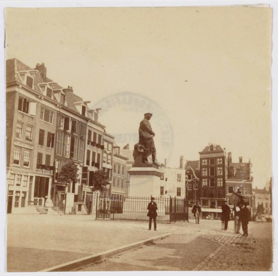 Rembrandtplein Botermarkt Gezien vanaf Thorbeckeplein naar ingang Reguliersbreestraat Rechts ingang Halvemaansteeg e OSIM00002005787