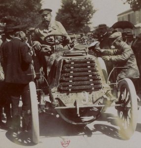 René de Knyff vainqueur du Tour de France 1899 (à sa droite Pinson)