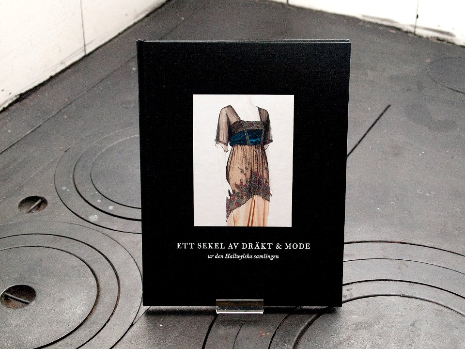 Release av publikationen Ett sekel av dräkt och mode - Hallwylska museet - 91147