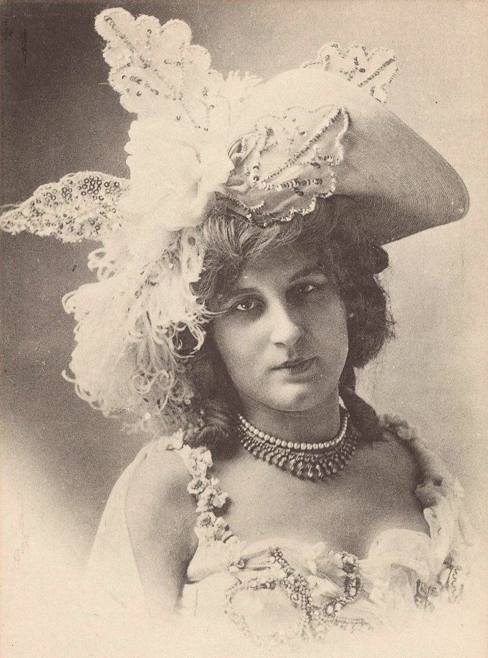 Renée d'Antin (cropped)