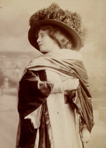 Renée Desprez, btv1b8596950n-p056, 3