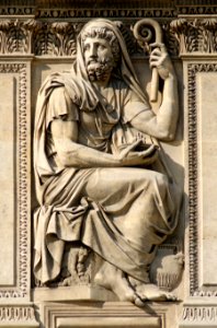 Relief Numa Pompilius cour Carree Louvre