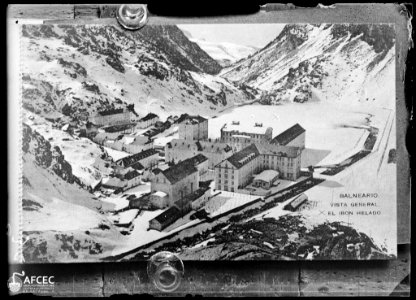 Reproducció d'una postal amb el balneari de Panticosa