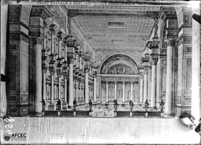 Reproducció d'un gravat amb una gran sala amb la nota. stato attuale e restauro della grande sala ' frigidarium '