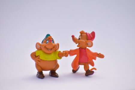 2 mice happy showpiece