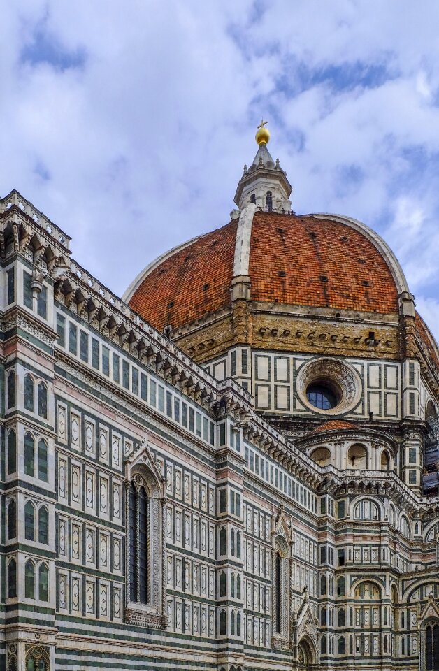 Building duomo architecture