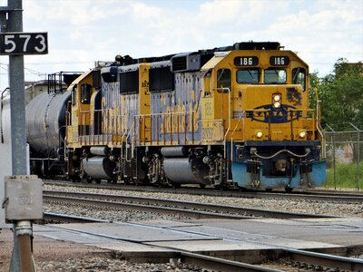 Engine result rail