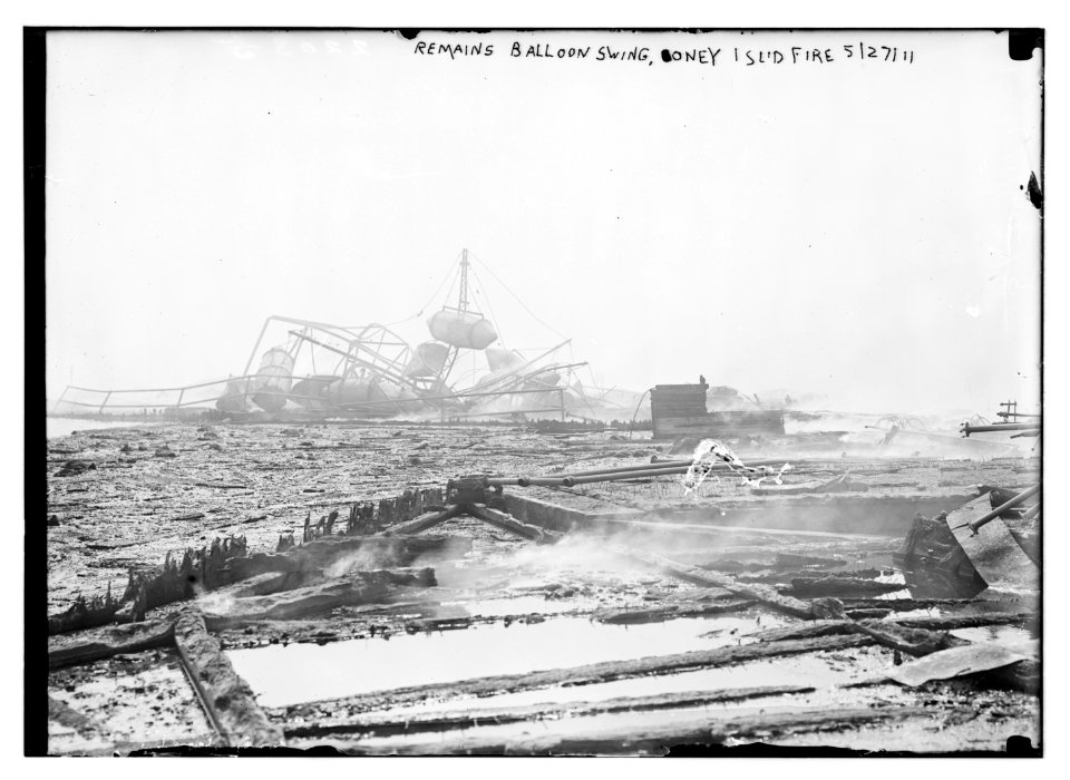 Remains balloon swing, Coney Island Fire, 1911 LCCN2014689238