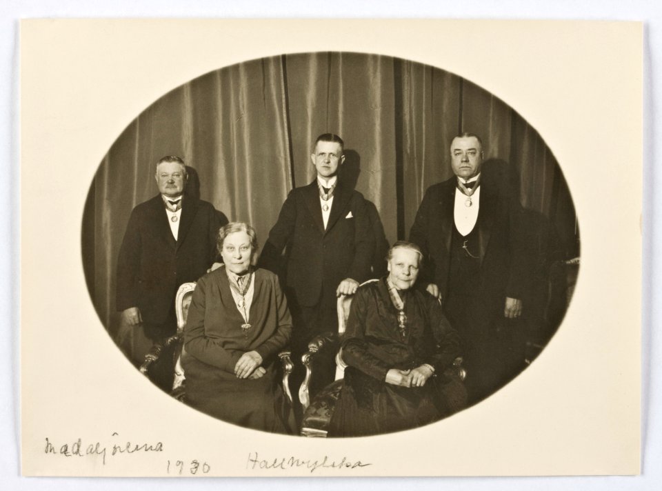 Reprofoto. Gruppbild. Tjänstefolket. Pro Patria-medaljörerna - Hallwylska museet - 86991