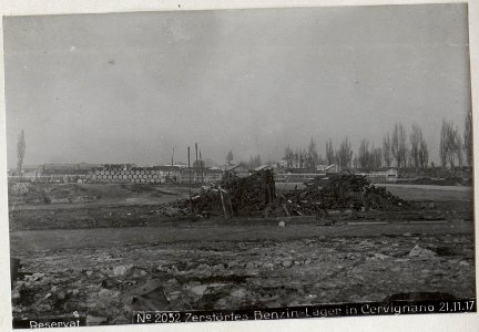 Reservat Zerstörtes Benzin-Lager in Cervignano 21.11.17. (BildID 15611192)