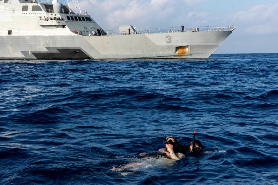 Rescue swimmers conduct training. (16043214574)