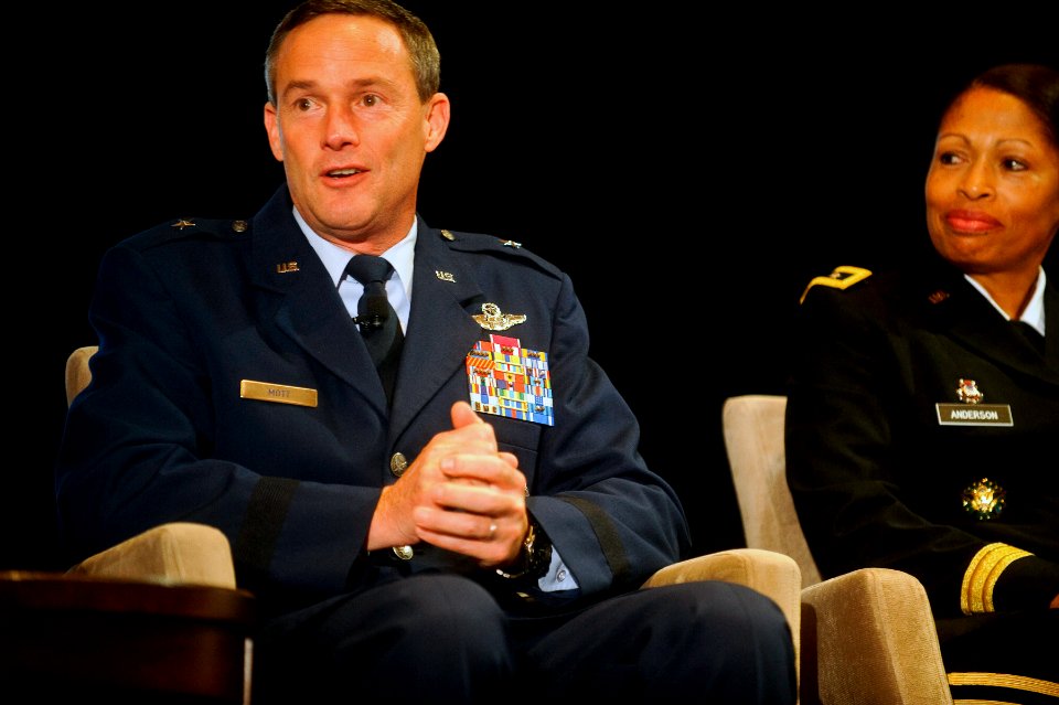 Reserve chiefs panel 130809-Z-DZ751-119 (9489886589)
