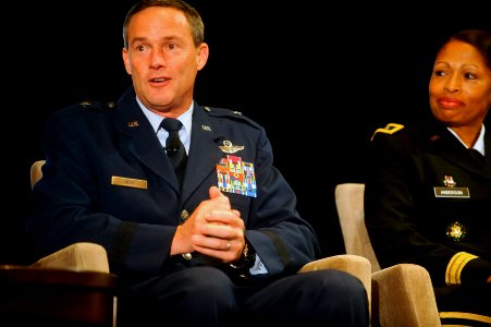 Reserve chiefs panel 130809-Z-DZ751-119 (9489886589)