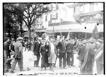 Reservists going to Gare de l'Est, Paris LCCN2014697112