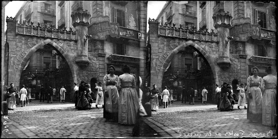 Reproducció de l'antic portal de Portaferrissa a les festes de la Mercè