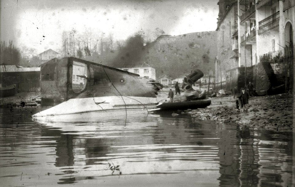 Restos de un naugragio en el puerto de Pasaia (3 de 3) - Fondo Car-Kutxa Fototeka