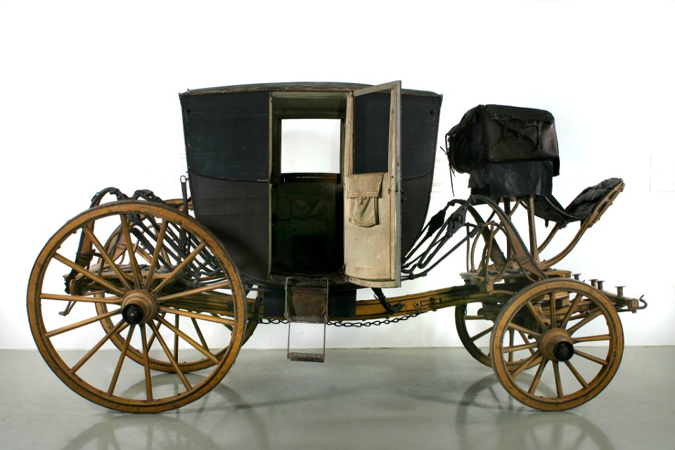 Resvagn coach, höger sida m öppen dörr - Livrustkammaren - 5341