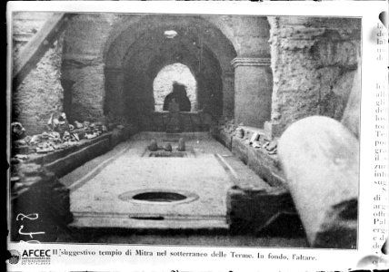 Reproducció d'una fotografia del mitreu del soterrani de les termes de Caracalla