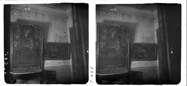 Retaule conservat a l ' interior d ' una casa