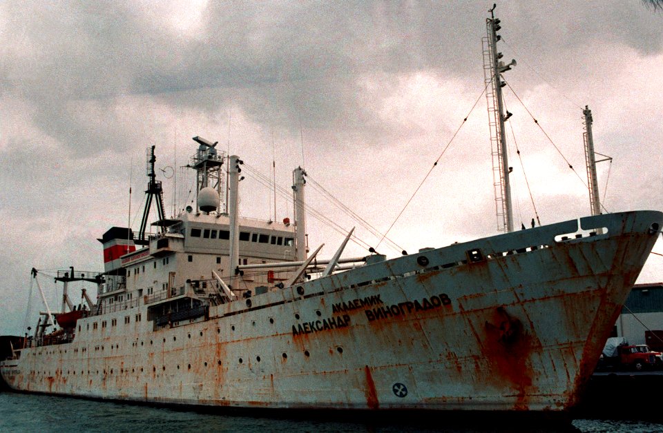 Research ship Akademik Aleksandr Vinogradov in 1991