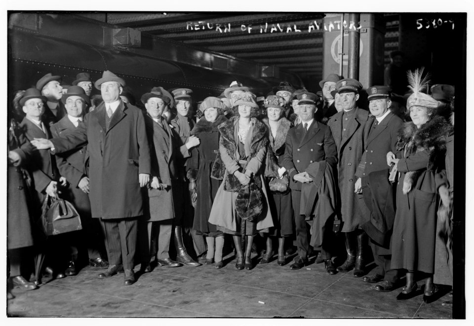 Return of Naval aviators LCCN2014712004