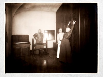 Reprofotografier av porträtt, till utställningen Huset som tiden glömde - Hallwylska museet - 87793