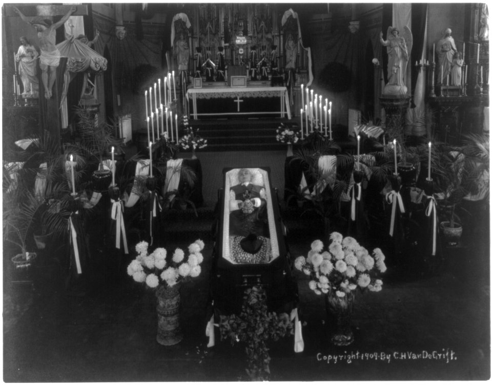 Rev. Quatman lying in state, Holy Angels church, Sidney, Ohio LCCN2005693181