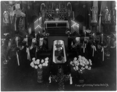 Rev. Quatman lying in state, Holy Angels church, Sidney, Ohio LCCN2005693181
