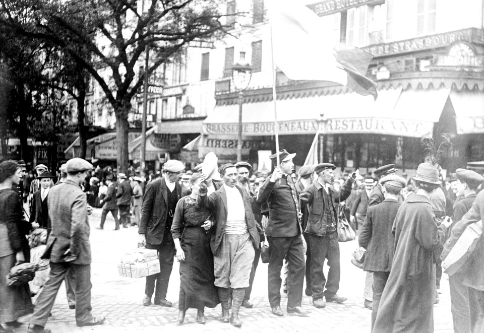 Reservists going to Gare de L'est, Paris (LOC)