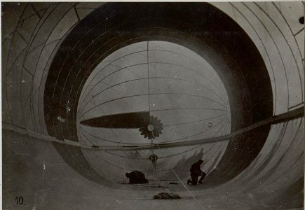 Revidieren und ausbessern des Ballons im innerem (BildID 15658340)