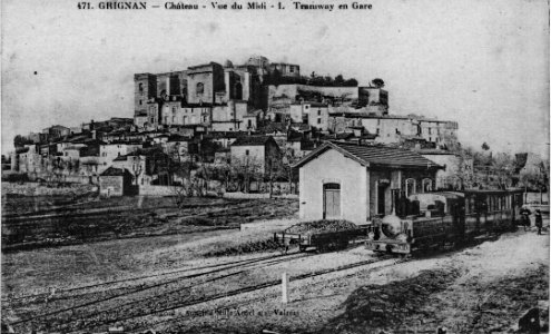 REVOUL 471 - GRIGNAN - Chateau - Vue du Midi - L - Tramway en gare