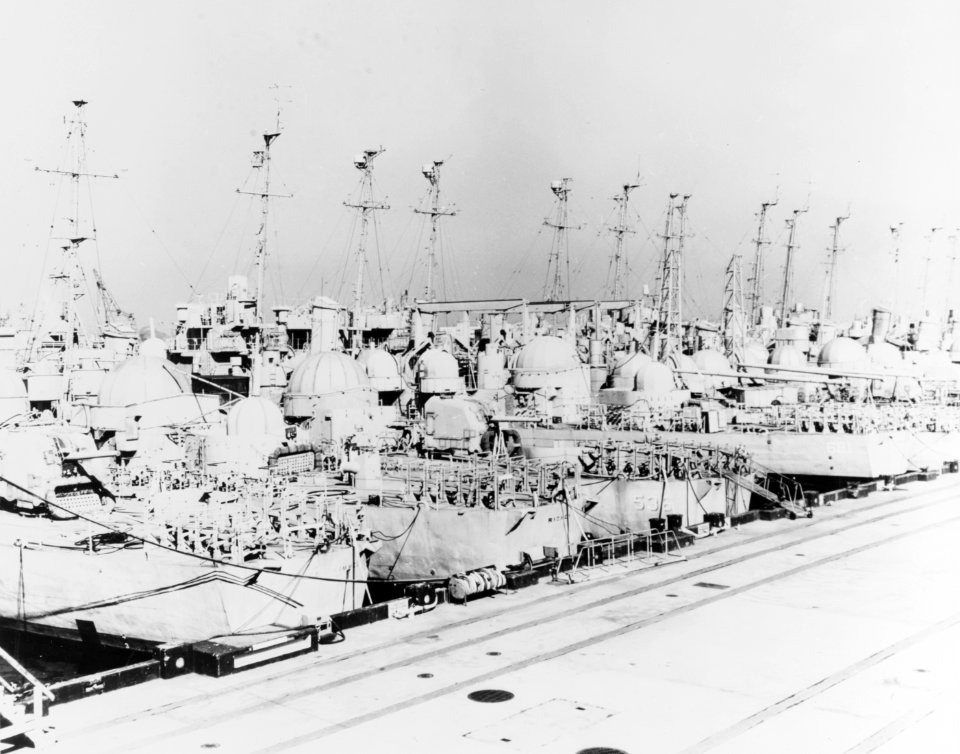 Retired destroyer escorts at San Diego, in the 1960s (NH 72678)