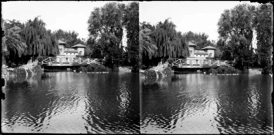Restaurant , pont i llac del parc de la Ciutadella