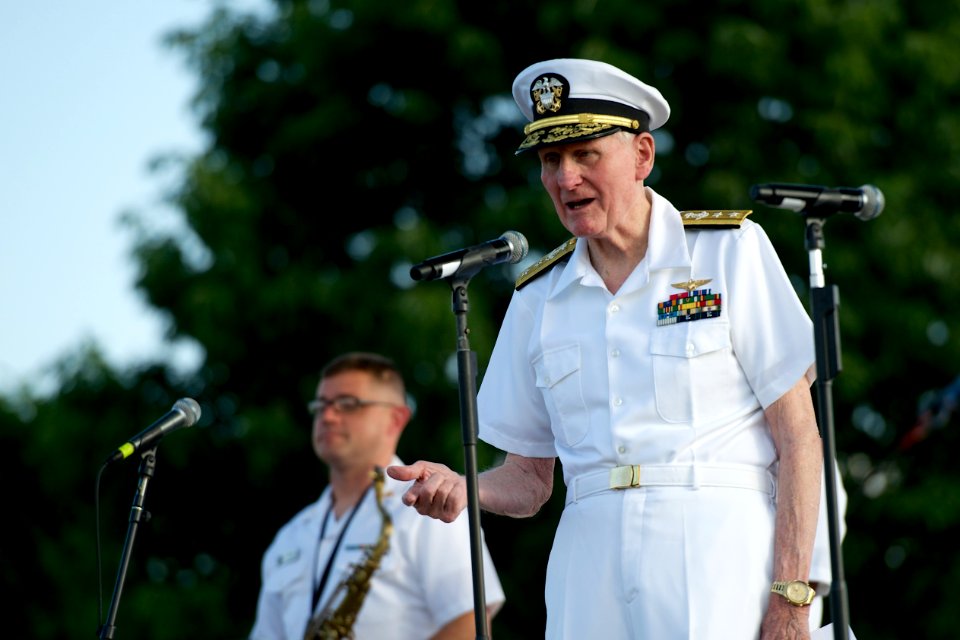 Retired Rear Adm. Bob Smith introduces the U.S. Navy Band Cruisers