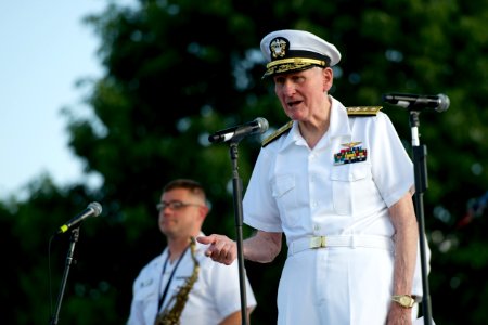 Retired Rear Adm. Bob Smith introduces the U.S. Navy Band Cruisers