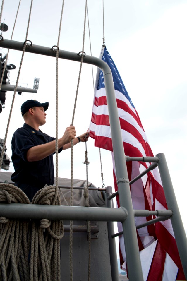 Retiring U.S. Navy Captain's flag is flown aboard USS Bonhomme Richard 170112-N-XT039-056
