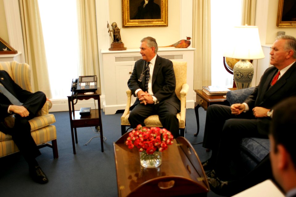 Rex Tillerson talks with Vice President Dick Cheney