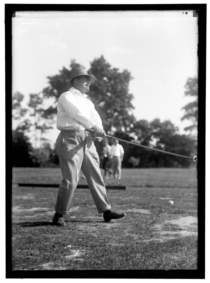 REYNOLDS, ZIBA W. PAY INSPECTOR OF THE NAVY. PLAYING GOLF LCCN2016867403