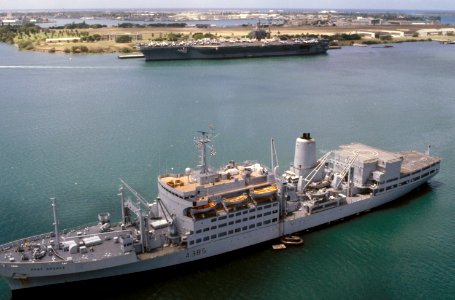 RFA Fort Grange (A385) and USS Carl Vinson (CVN-70) at Pearl Harbor 1986